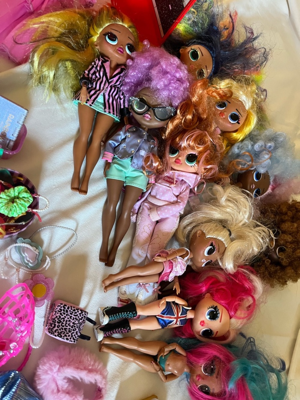 L.O.L. Vintage Dolls Playset with Bright Pink, Gold, Black & Pastel Accessories